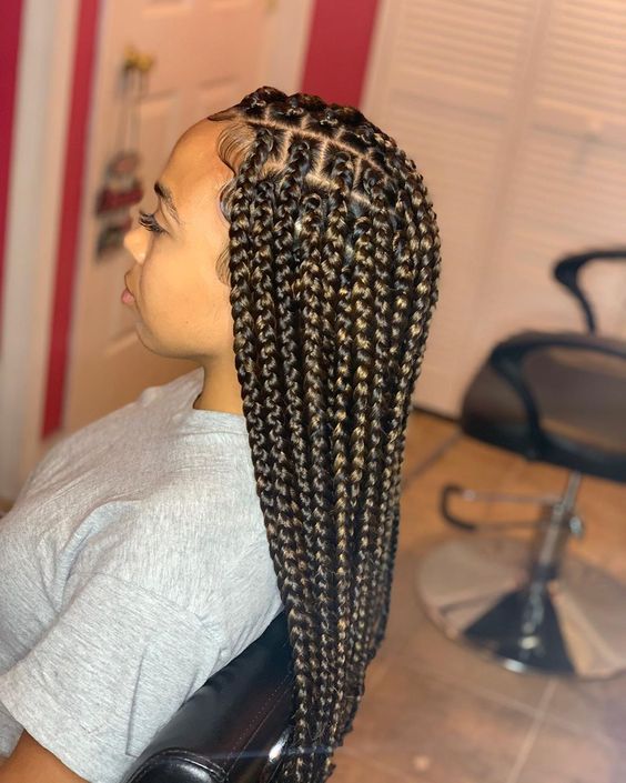 Triangle pattern knotless braids